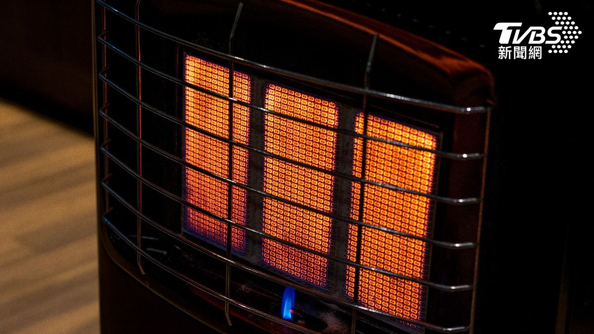 暖爐最佳擺放位置是在窗邊。（示意圖／達志影像Shutterstock）