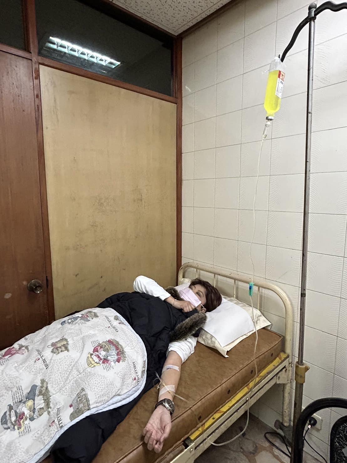 陳亭妃PO出打點滴照片。（圖／翻攝自陳亭妃臉書）