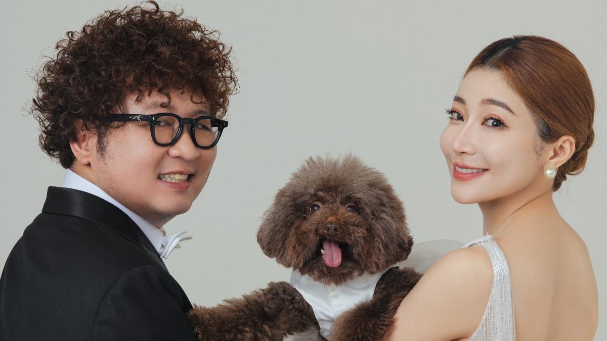 納豆和依依帶著愛犬拍婚紗。（圖／經紀人提供）