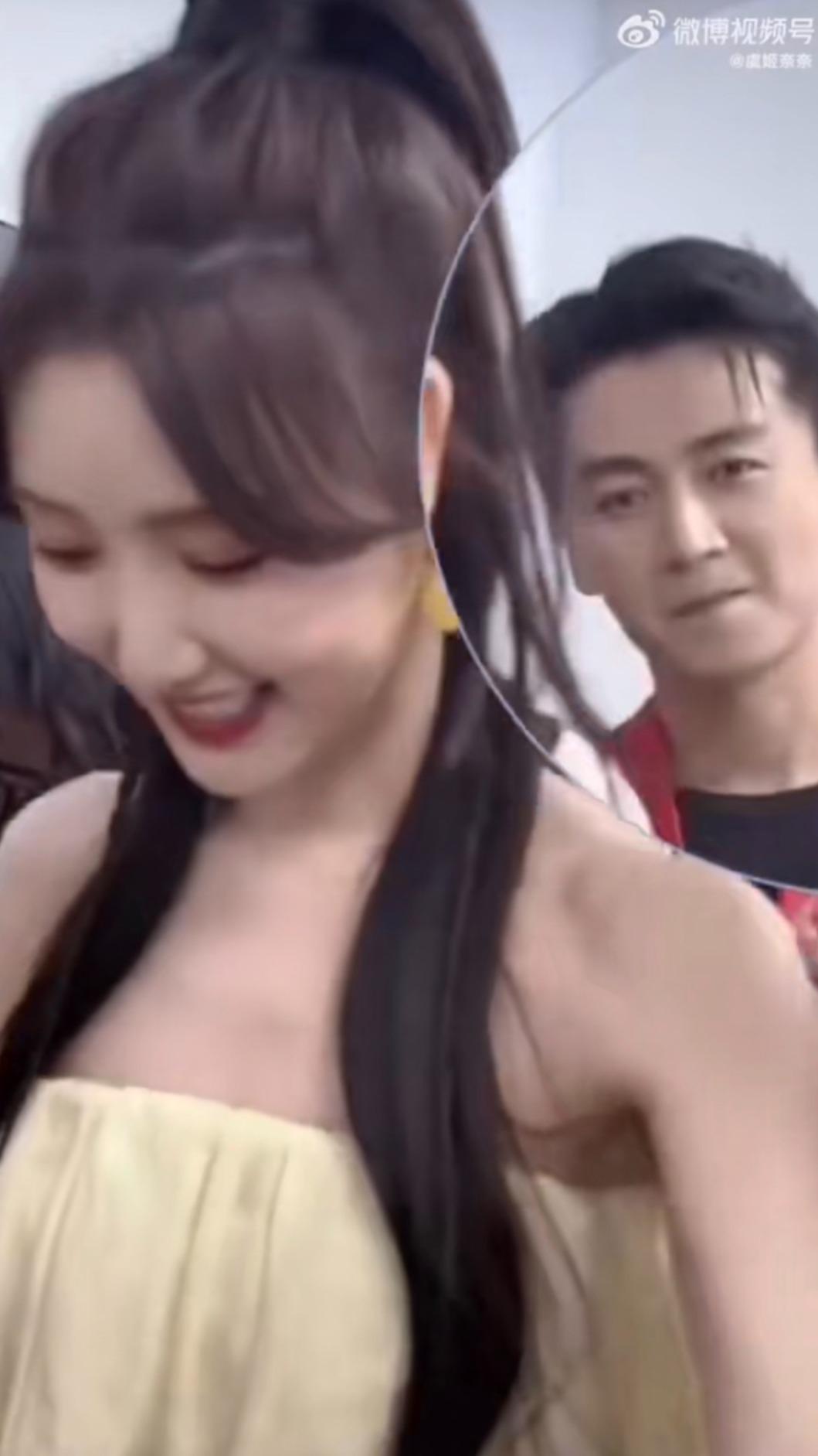 陳曉跟毛曉彤（左）宣傳期間感情不錯。（圖／翻攝自微博）