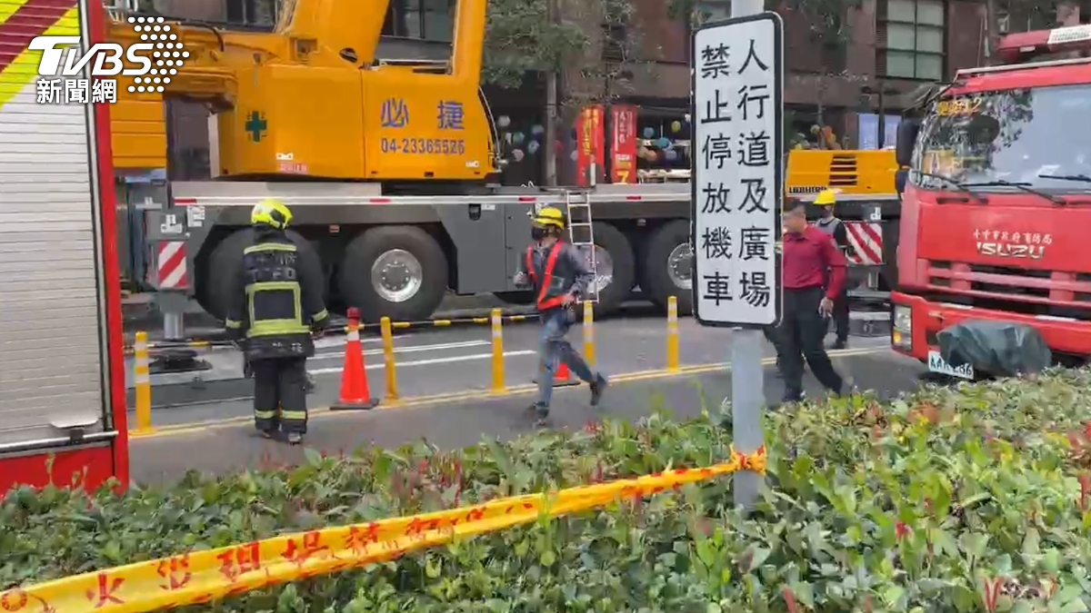 新光三越飄出瓦斯味。（圖／TVBS）