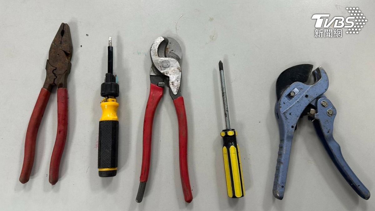 張男作案工具。（圖／TVBS）