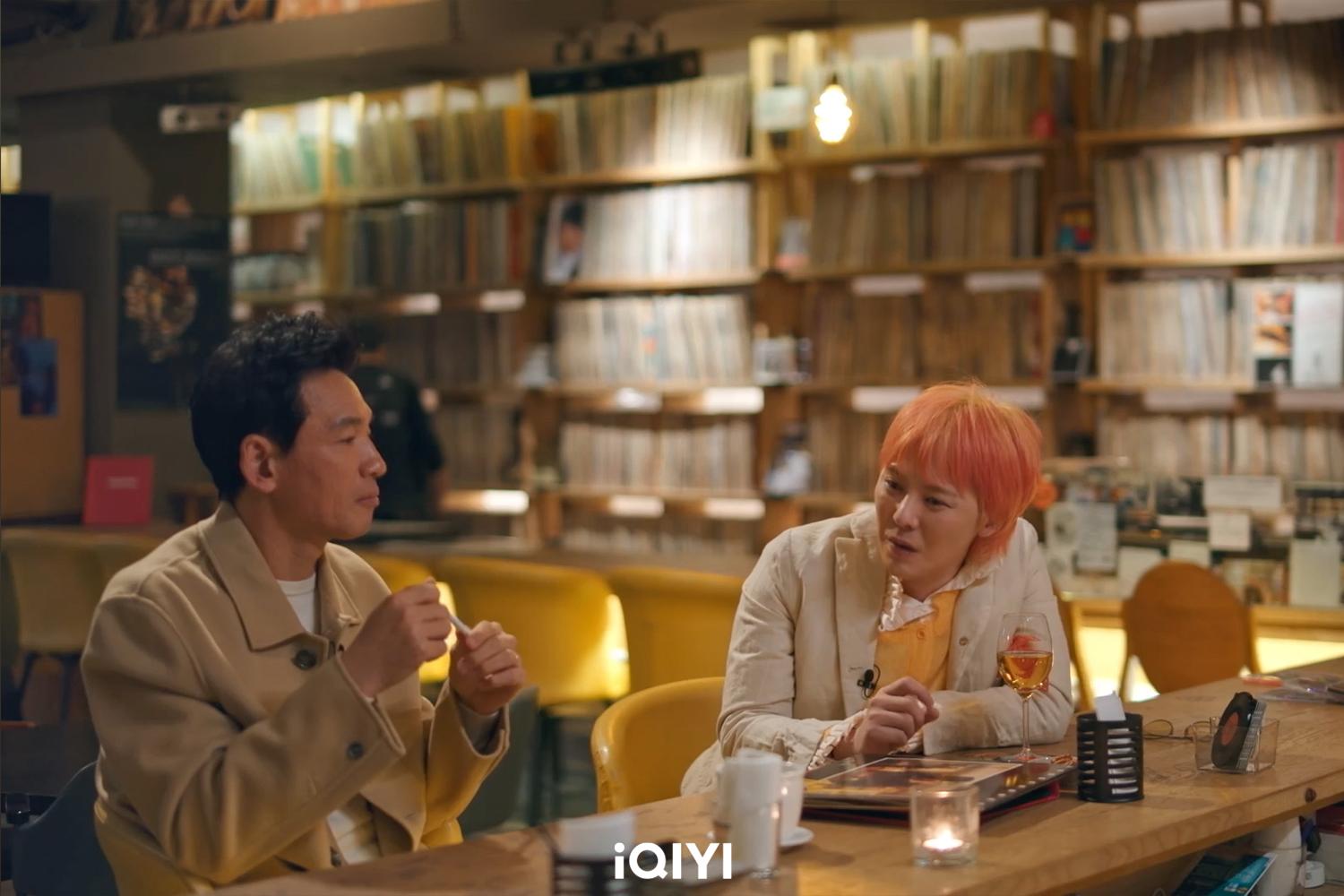 GD（右）與影帝黃晸珉跨界兄弟情誼令人訝異。（圖／iQIYI愛奇藝國際版提供）