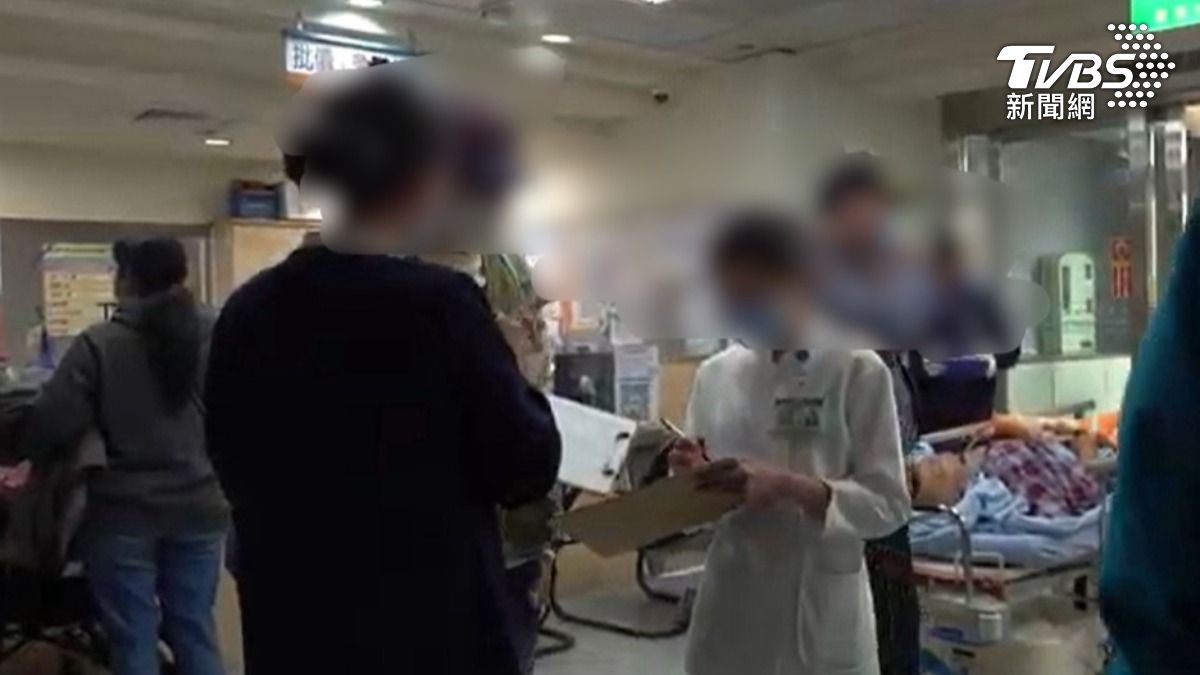 院方立刻啟動大量傷患機制。（圖／TVBS）