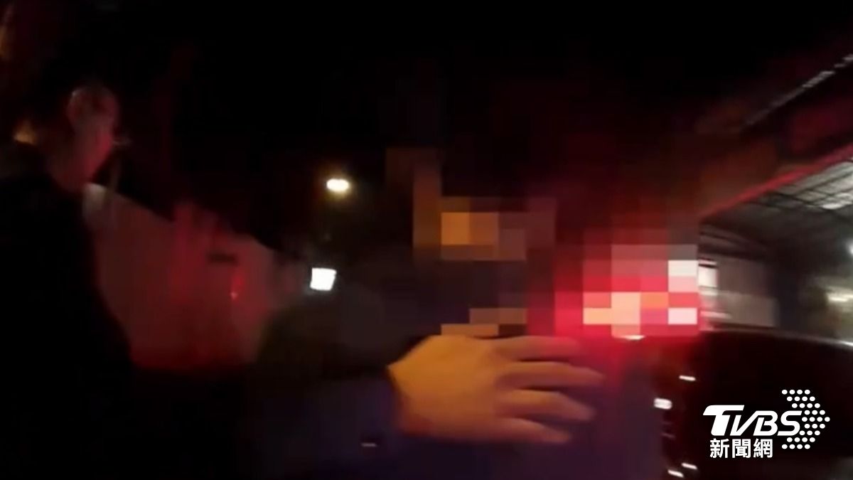 意外查獲依托咪酯煙彈、安非他命吸食器。（圖／TVBS）