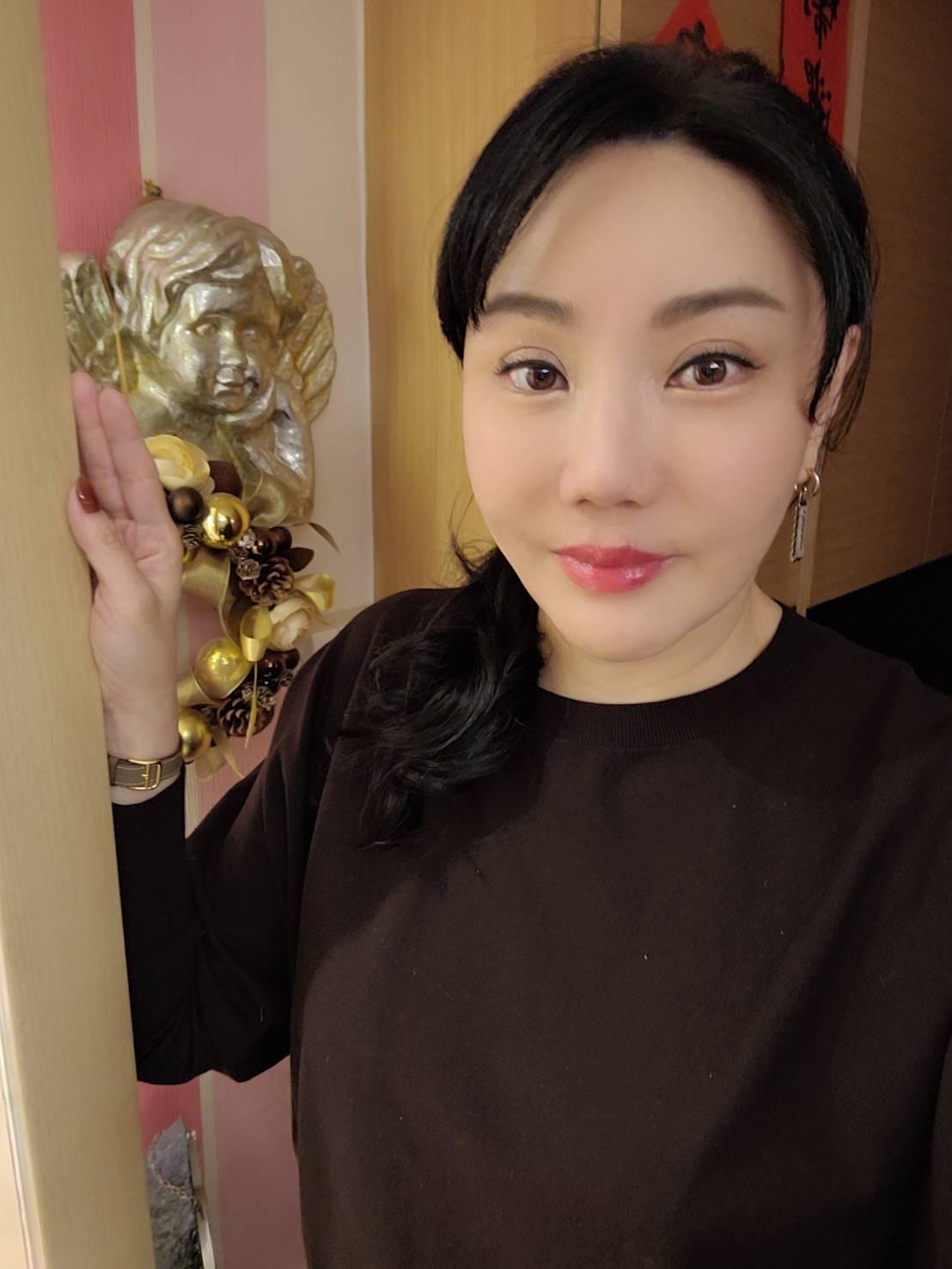 命理師沈嶸。（圖／翻攝自沈嶸臉書）