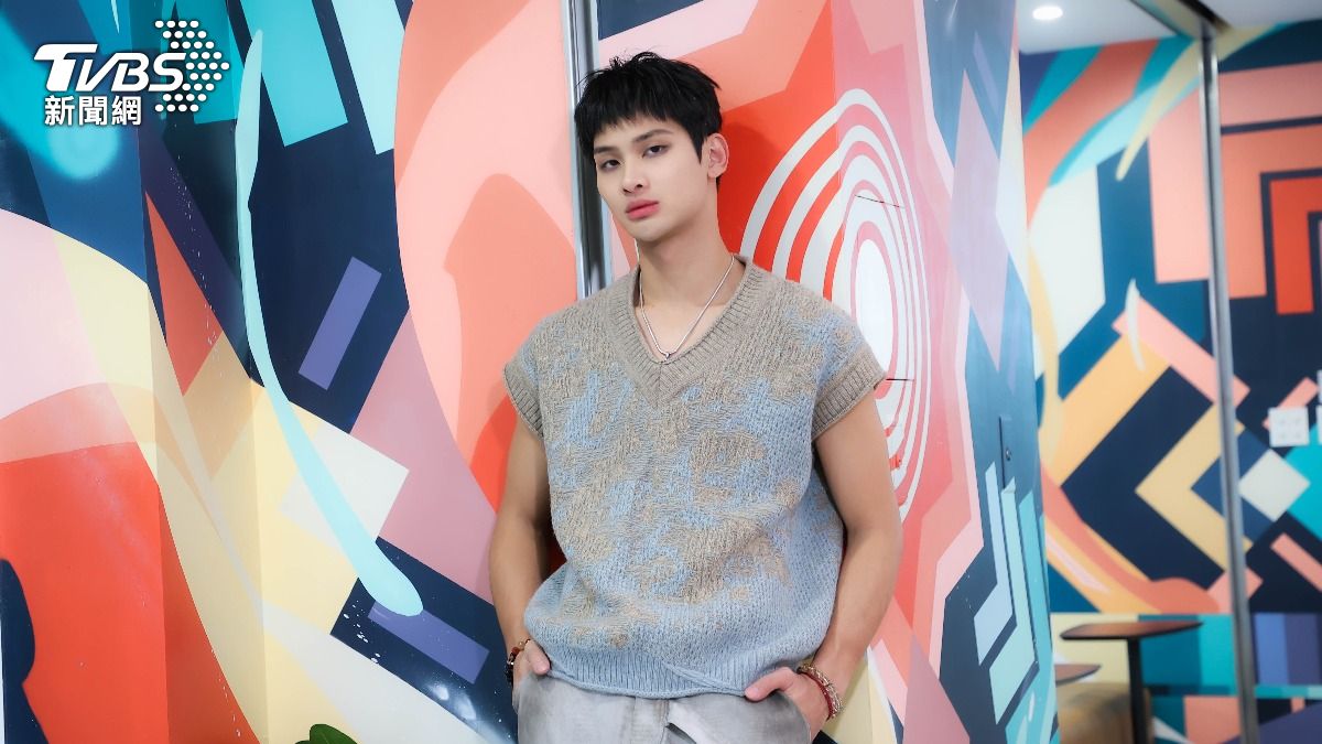 夏浦洋等待時很努力充實自己。（圖／張哲鳴攝）