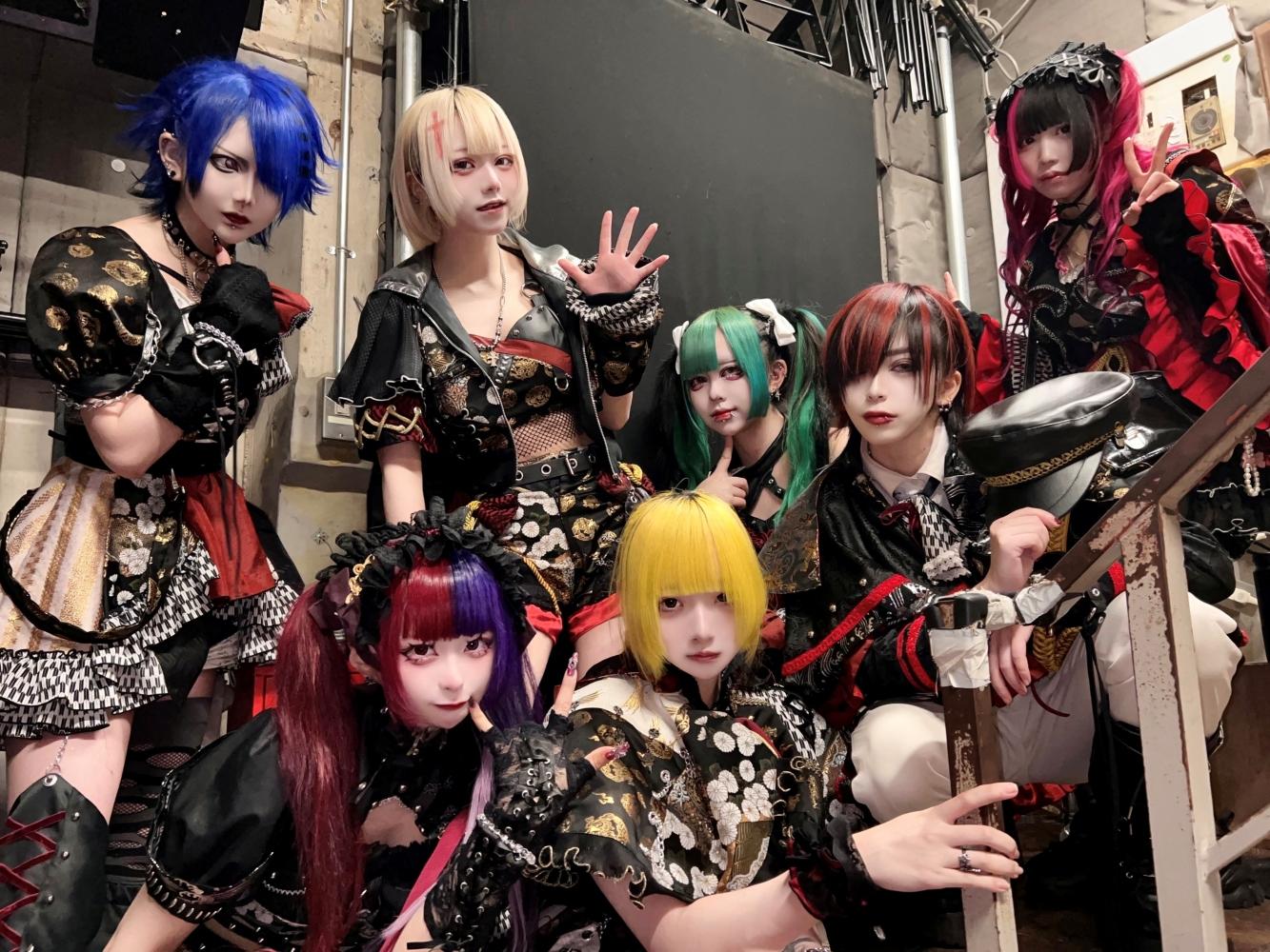 心臟Urin（右一）直到過世前天都還在演出。（圖／翻攝自mazari_info推特）