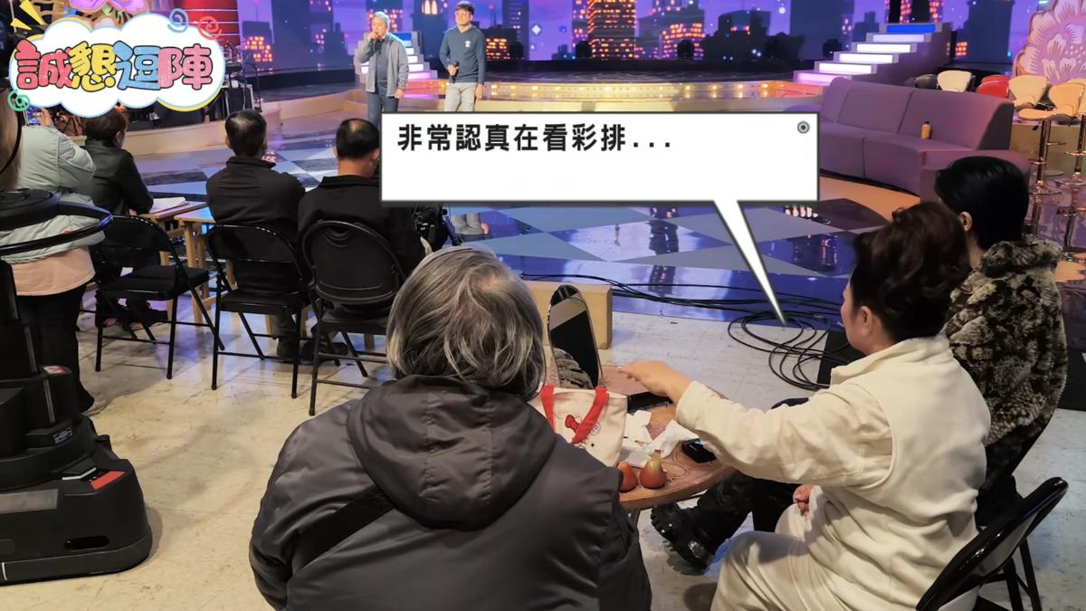 白冰冰邊吃、邊化妝、邊監看彩排狀況。（圖／長興影視提供）