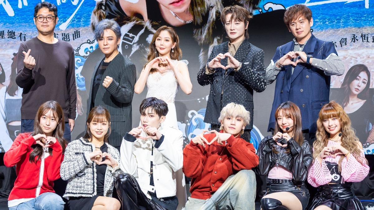 唐立杰（前排左三）踏入戲劇圈。（圖／九日影業集團提供）