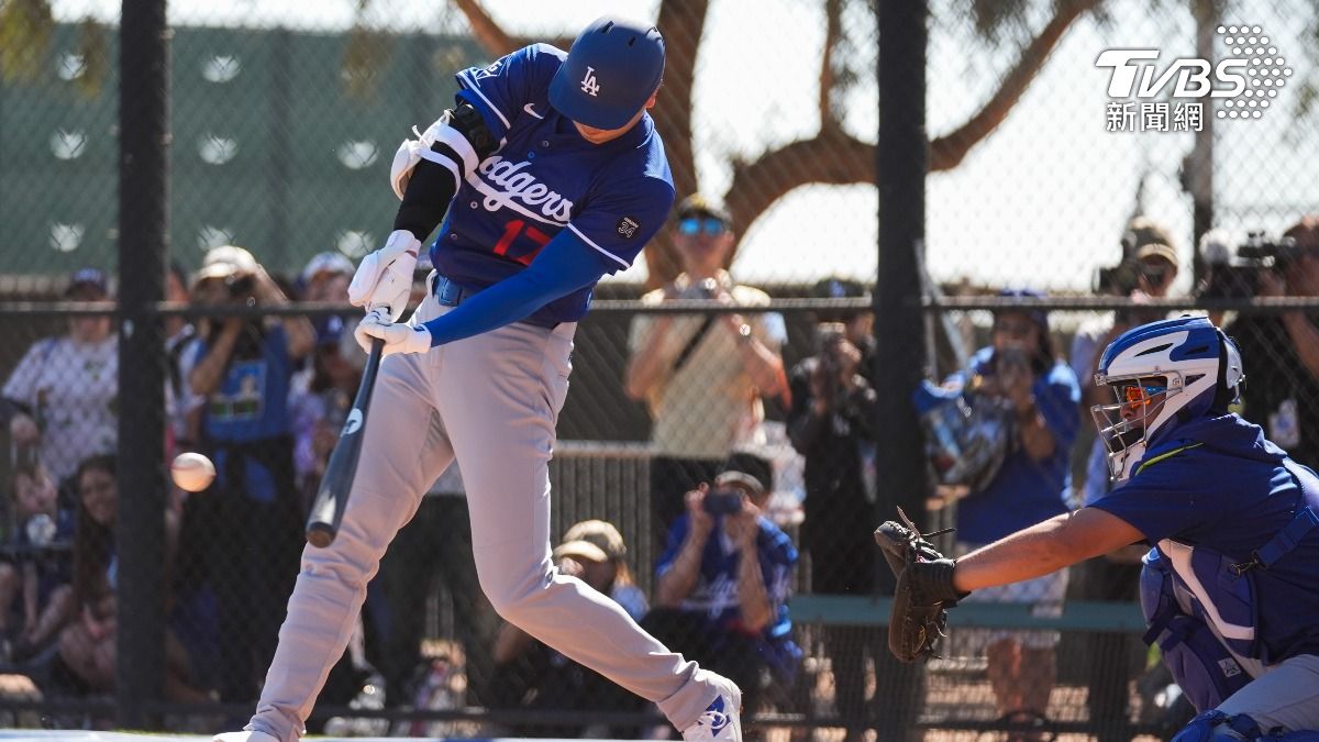 大谷翔平春訓實戰首轟，極佳狀態讓現場約百名記者與球團高層驚嘆。（圖／達志影像美聯社）