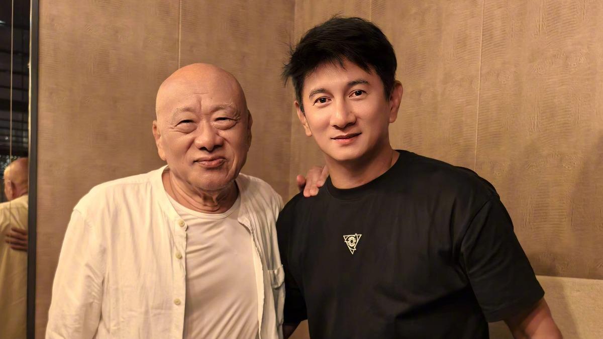 凌峰和吳奇隆合照。（圖／翻攝自吳奇隆微博）