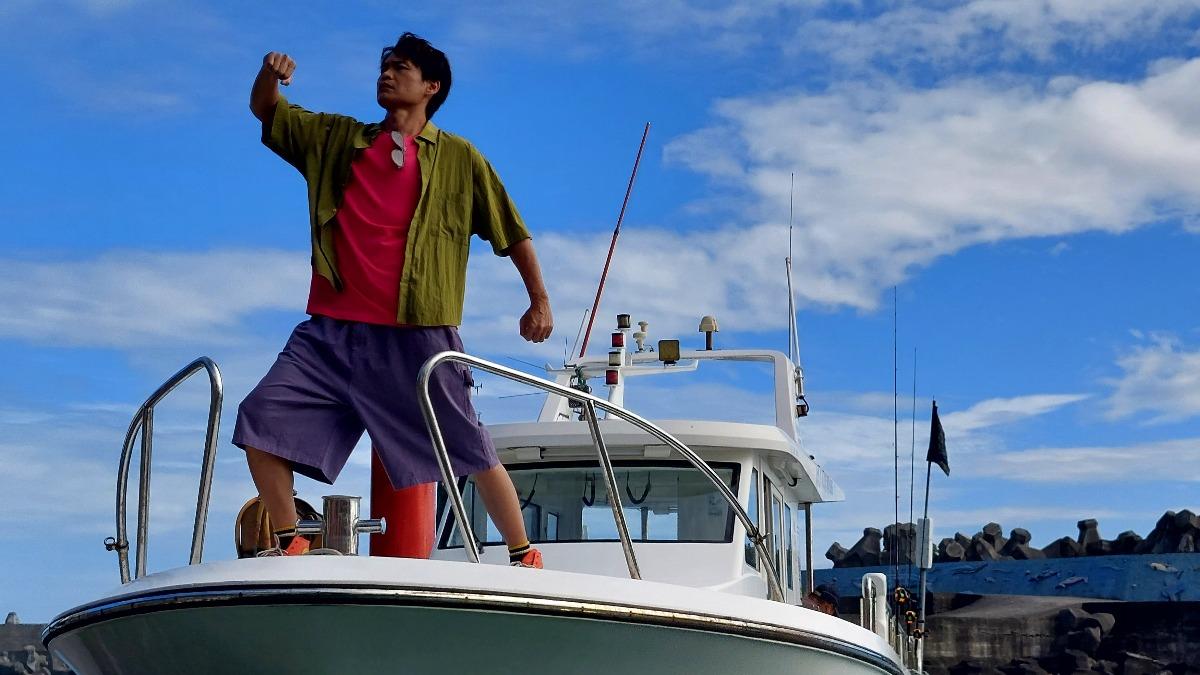 黃鐙輝出海前鐵齒不吃暈船藥，下場狂吐。（圖／台視台語台提供）