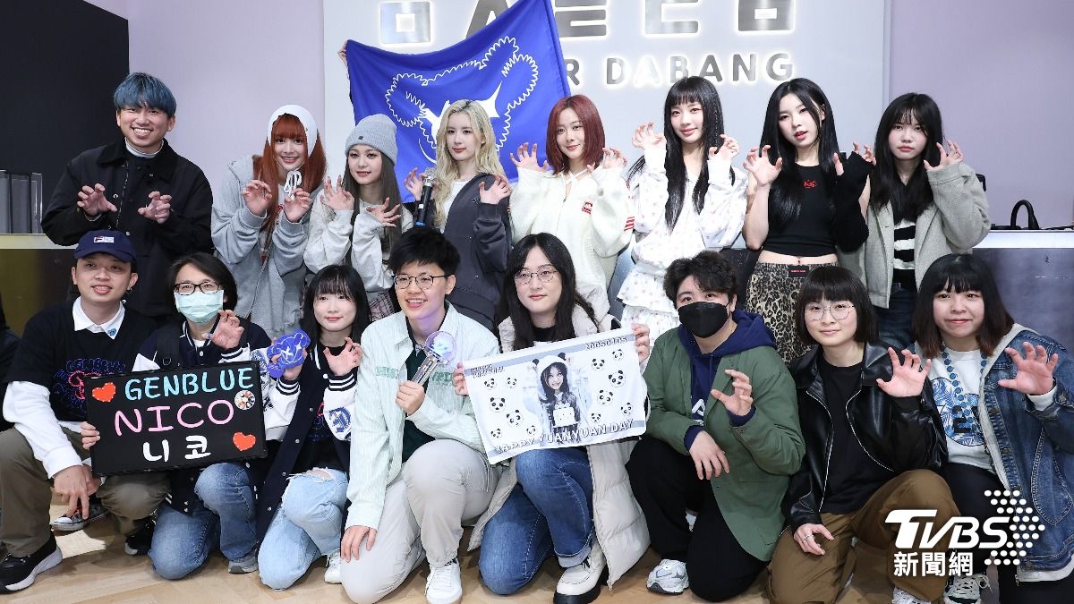 幻藍小熊和粉絲近距離互動。（圖／張哲鳴攝）