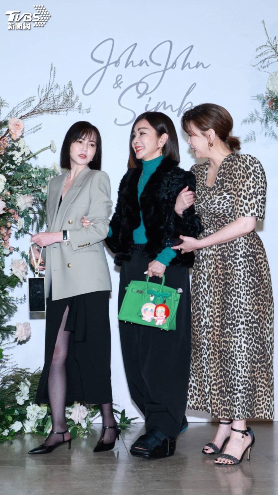 陳美鳳（中）腳受傷骨裂。（圖／趙世平攝）