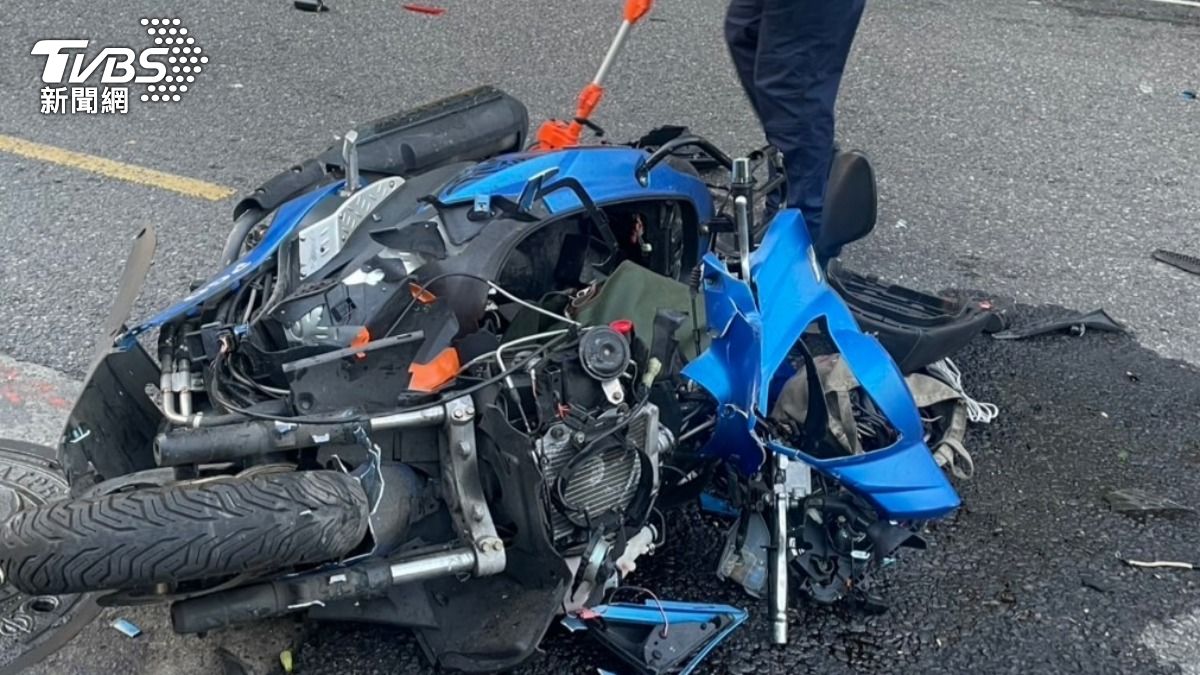 小貨車對撞機車，騎士傷重身亡。（圖／TVBS）