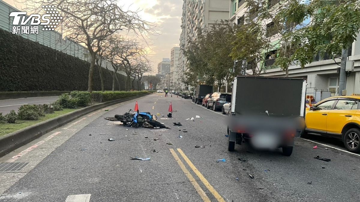 小貨車對撞機車，騎士傷重身亡。（圖／TVBS）