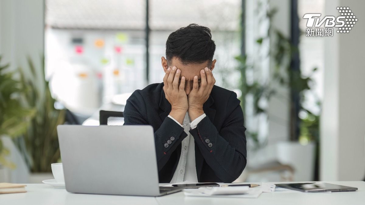 原PO感嘆自己的人生不如公司內的「皇親國戚」。（示意圖，非當事人／shutterstock達志影像）