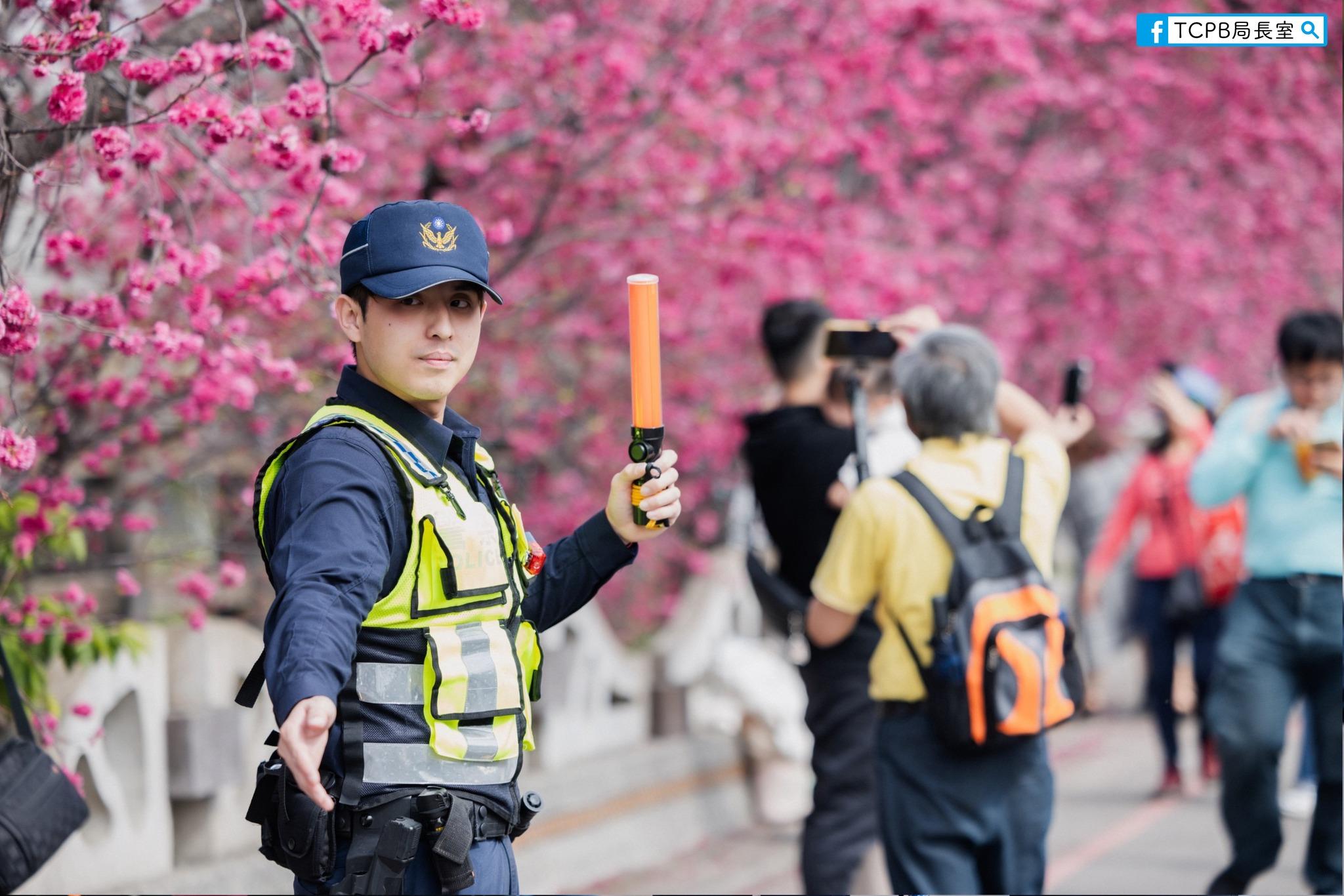 警帥指揮交通。（圖／翻攝自「TCPB 局長室」臉書）