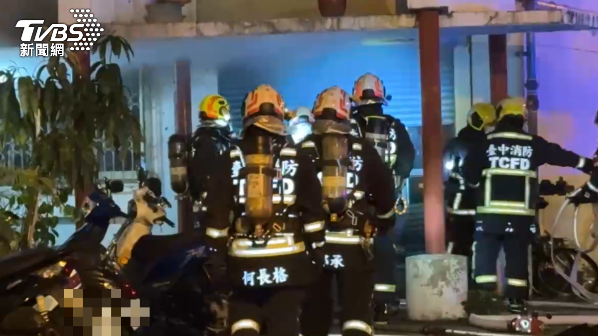 起火點疑似在客廳。（圖／TVBS）