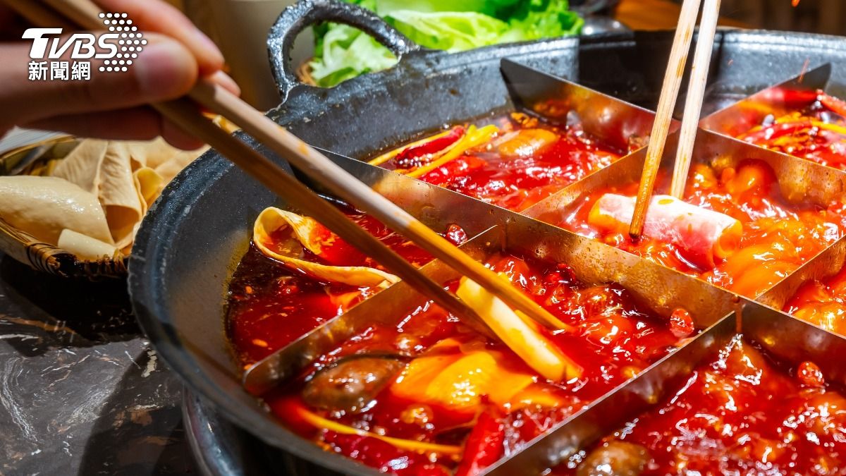 男大生吃麻辣鍋灼傷食道。（示意圖／Shutterstock達志影像）