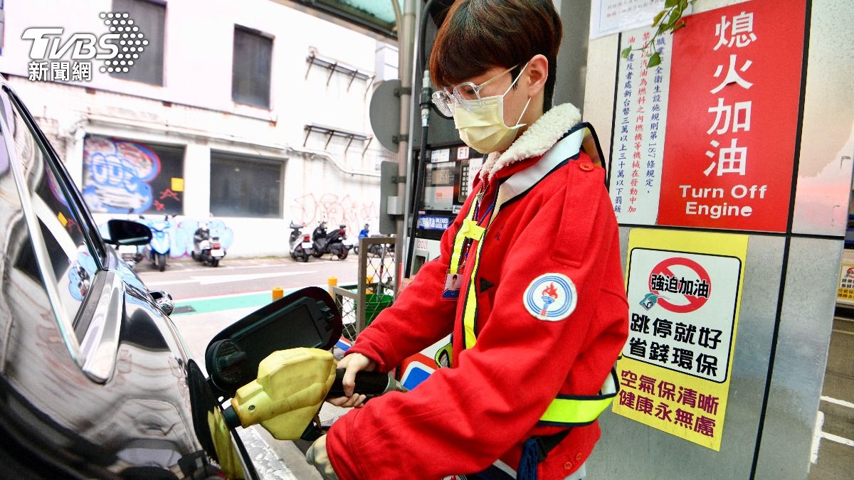 中油宣布明（12）日起調降油價。（圖／胡瑞麒攝）
