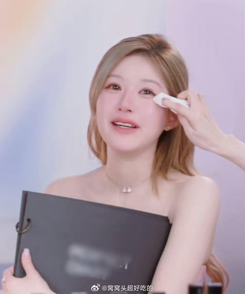 趙露思直播尾聲向粉絲感性喊話。（圖／翻攝自微博）