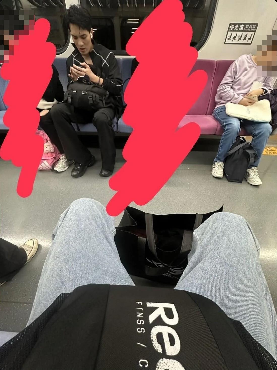 有網友曬出另一個角度的照片，替偉晉抱不平。（圖／翻攝自Threads ＠weijin_huang）