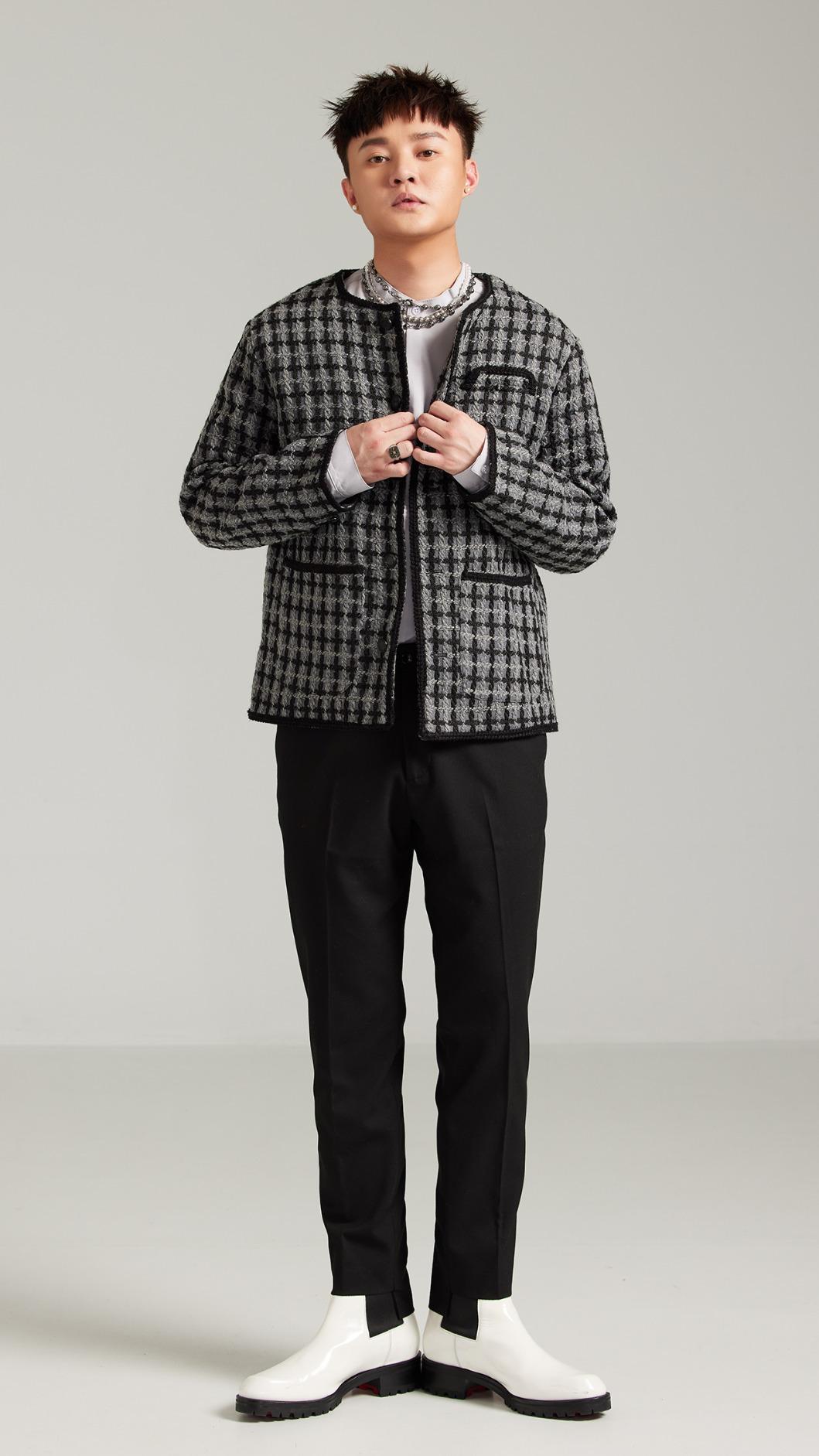 許富凱努力構思歌單，同時也在鍛鍊體魄，身形看來精實不少。（圖／何樂音樂X寬宏藝術提供）