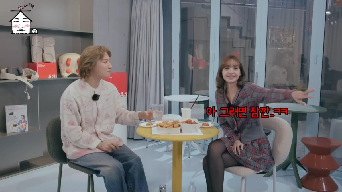 Lisa聽完後順著大聲的話，開玩笑要自己的工作人員們也先離開片場，這段對話後來在南韓論壇上引起討論。（圖／翻攝自집대성　YT）