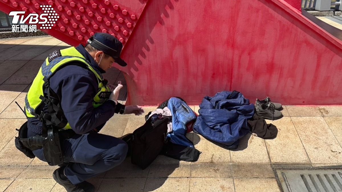 有民眾在「北港觀光大橋」旁，看見一雙鞋子、外套衣物及背包，不過現場卻沒有人。（圖／TVBS）