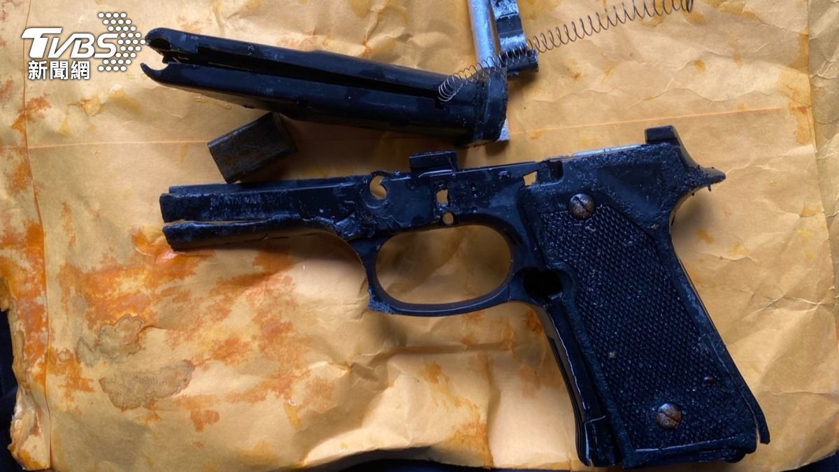 警方證實該槍為玩具。（圖／TVBS）