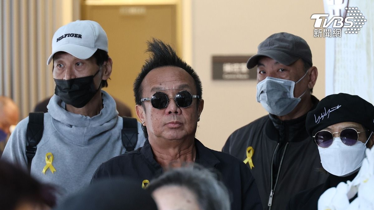 黃大煒戴墨鏡現身致意。（圖／張哲鳴攝）