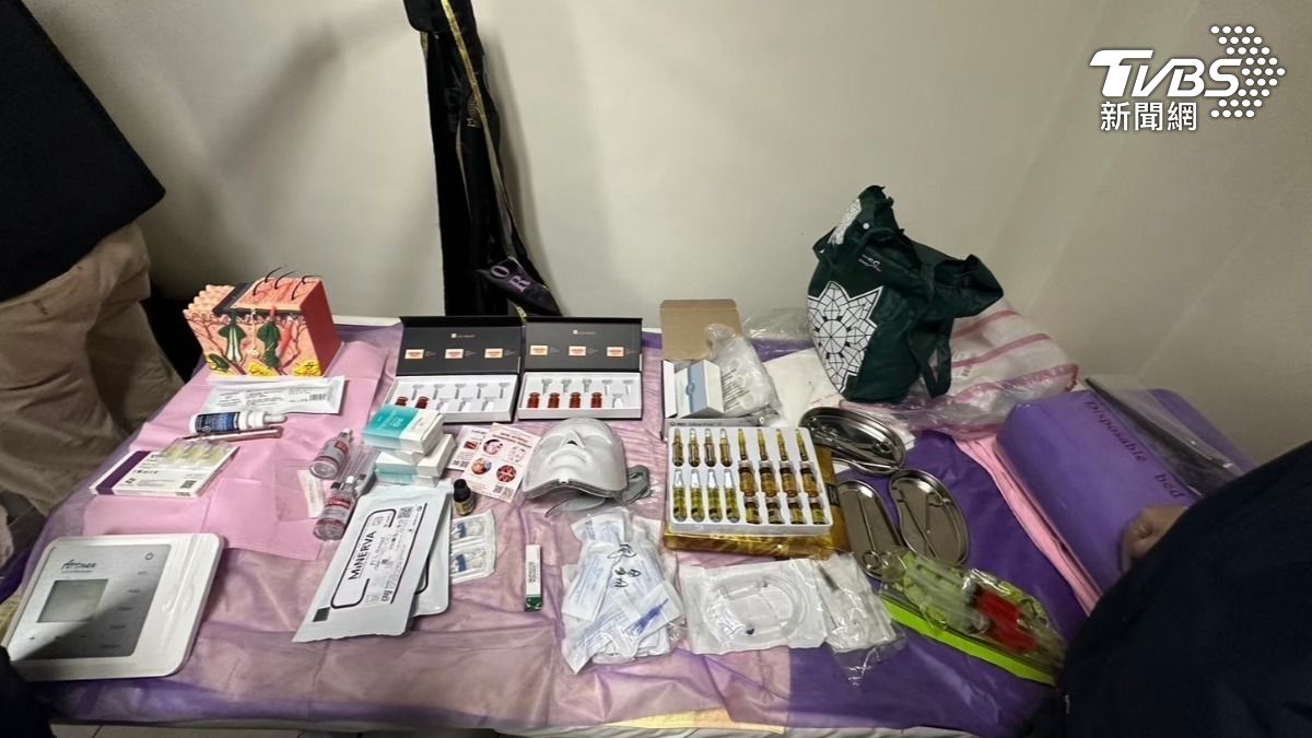 警方當場查獲多項非法醫療器材。（圖／TVBS）