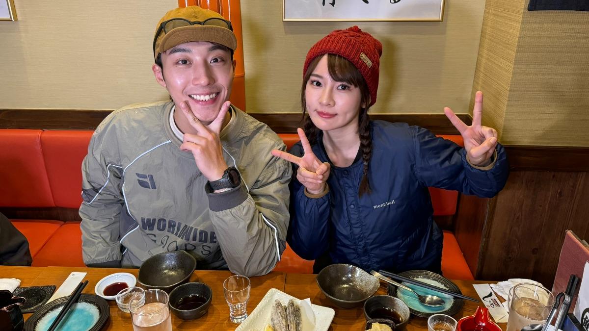 卞慶華（左）感動林莎在自己生病時悉心照顧。（圖／TVBS）