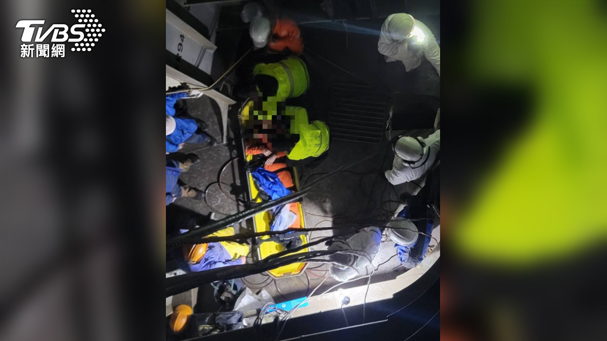 一名女子疑似不熟悉場域墜落。（圖／TVBS）