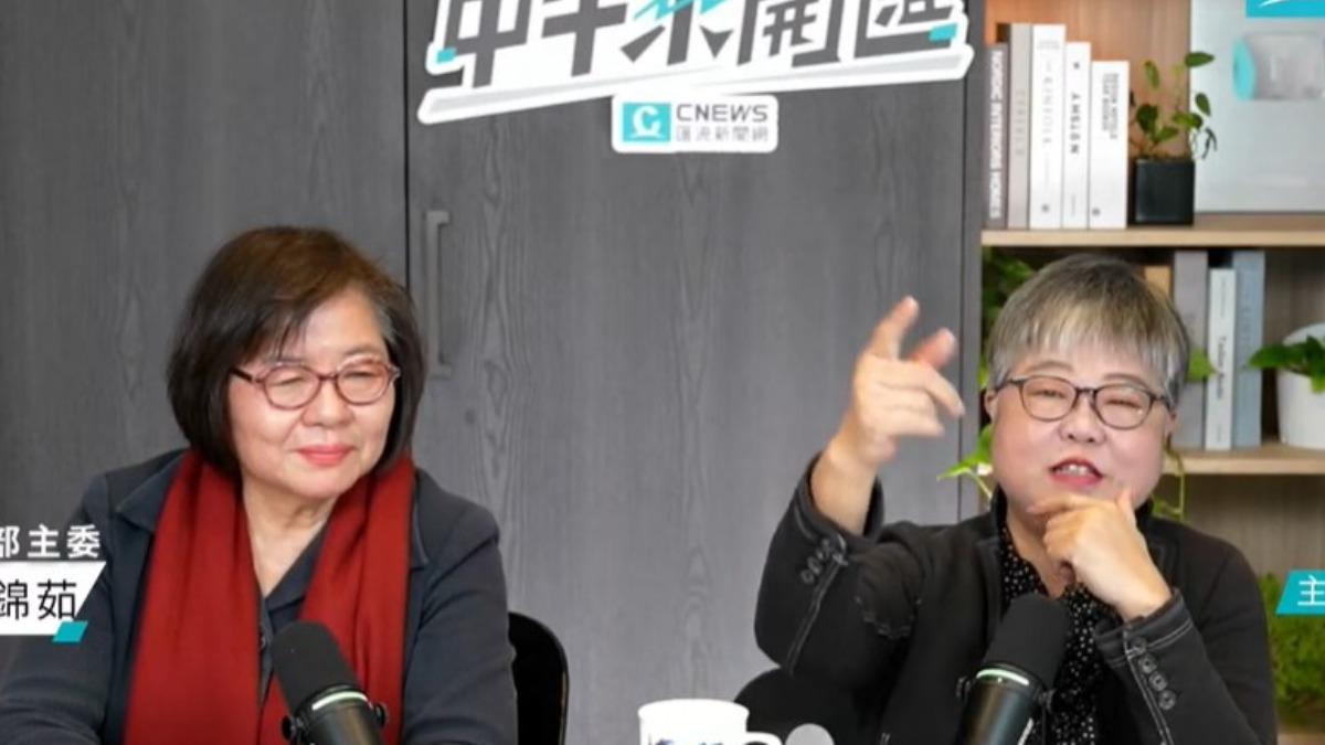 黃呂錦茹（左）接受網路節目專訪。（圖／翻攝自YT@CNEWS）