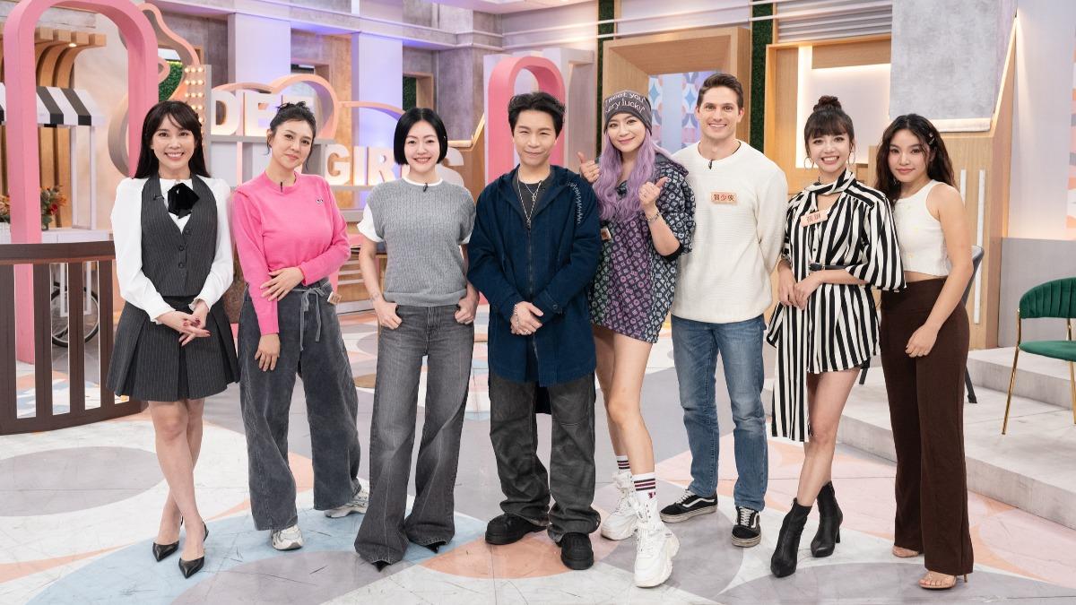 小S（左三）年前錄製的《小姐不熙娣》。（圖／東森綜合提供）