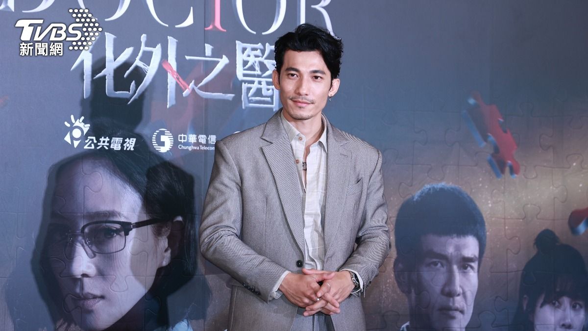 越南影帝連炳發特地來台參加主演的《化外之醫》上檔記者會。（圖／黃城碩攝）