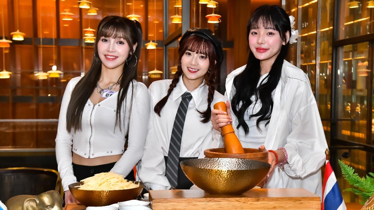 笑笑（中）曾被學妹調侃太老。（圖／想想時間有限公司提供）