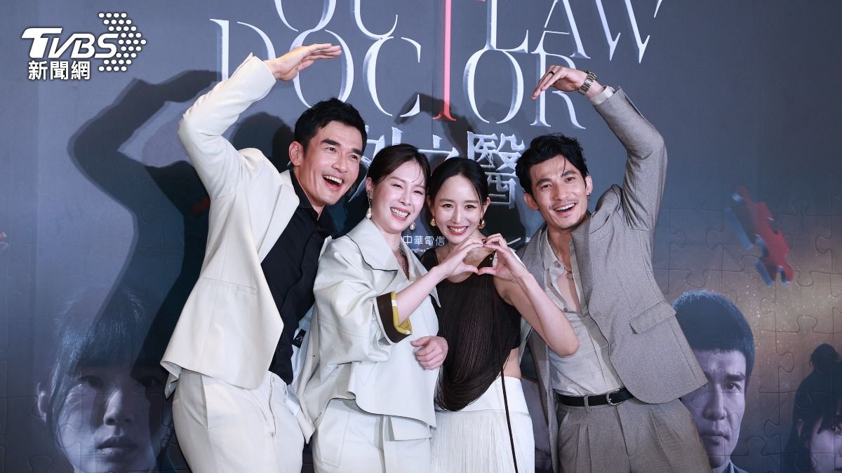 楊一展（左起）、張鈞𡩋、蔡亘晏、連炳因戲培養出好感情。（圖／黃城碩攝）