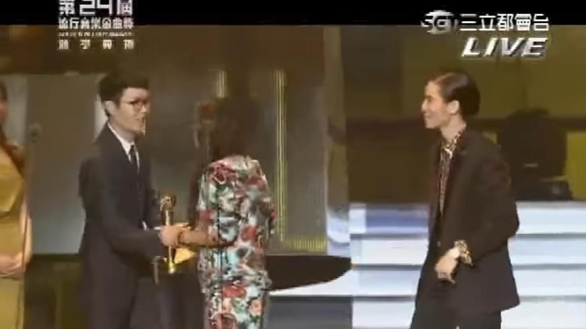 葛仲珊分享當年從方大同手上領金曲新人獎。（圖／翻攝自IG）