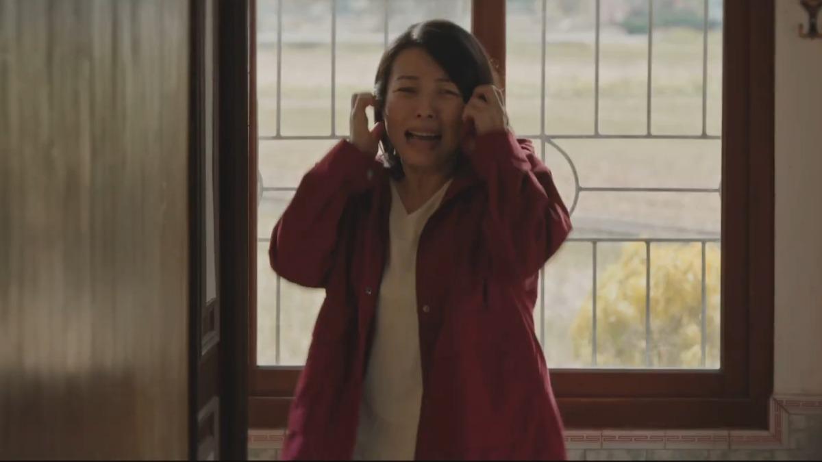 預告中驚喜看到久違大銀幕的陳孝萱。（圖／翻攝自紅衣小女孩The Tag-Along YT）