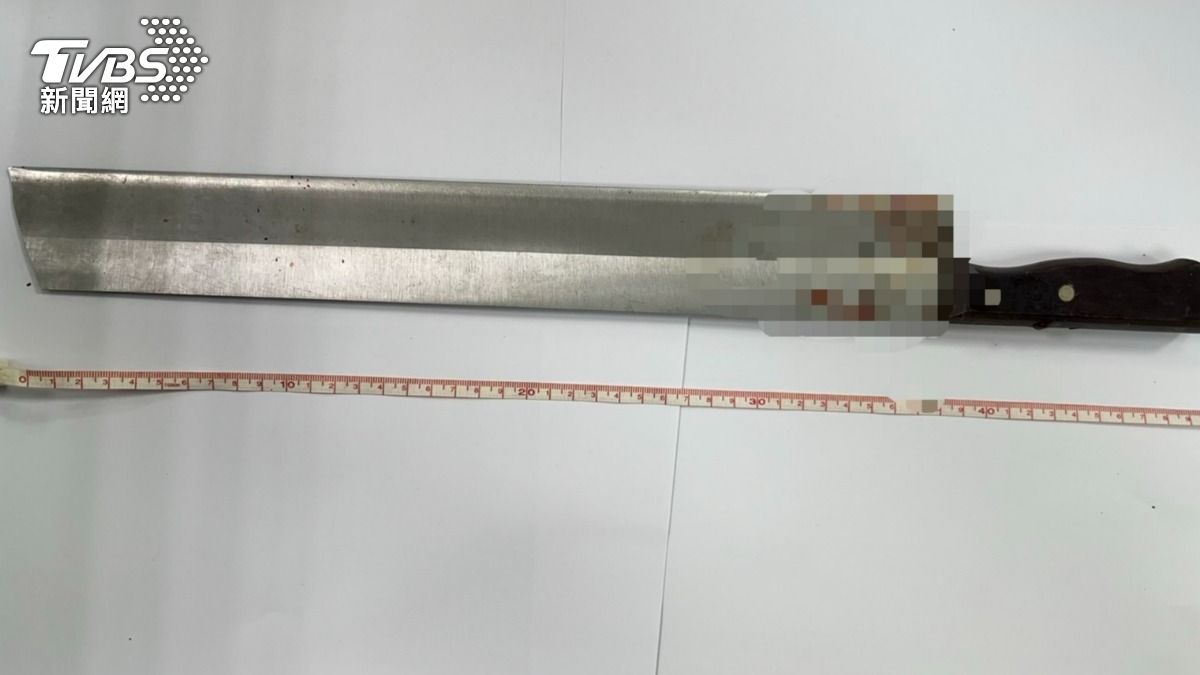 花蓮4男持西瓜刀砍傷被害人後逃逸。（圖／TVBS）