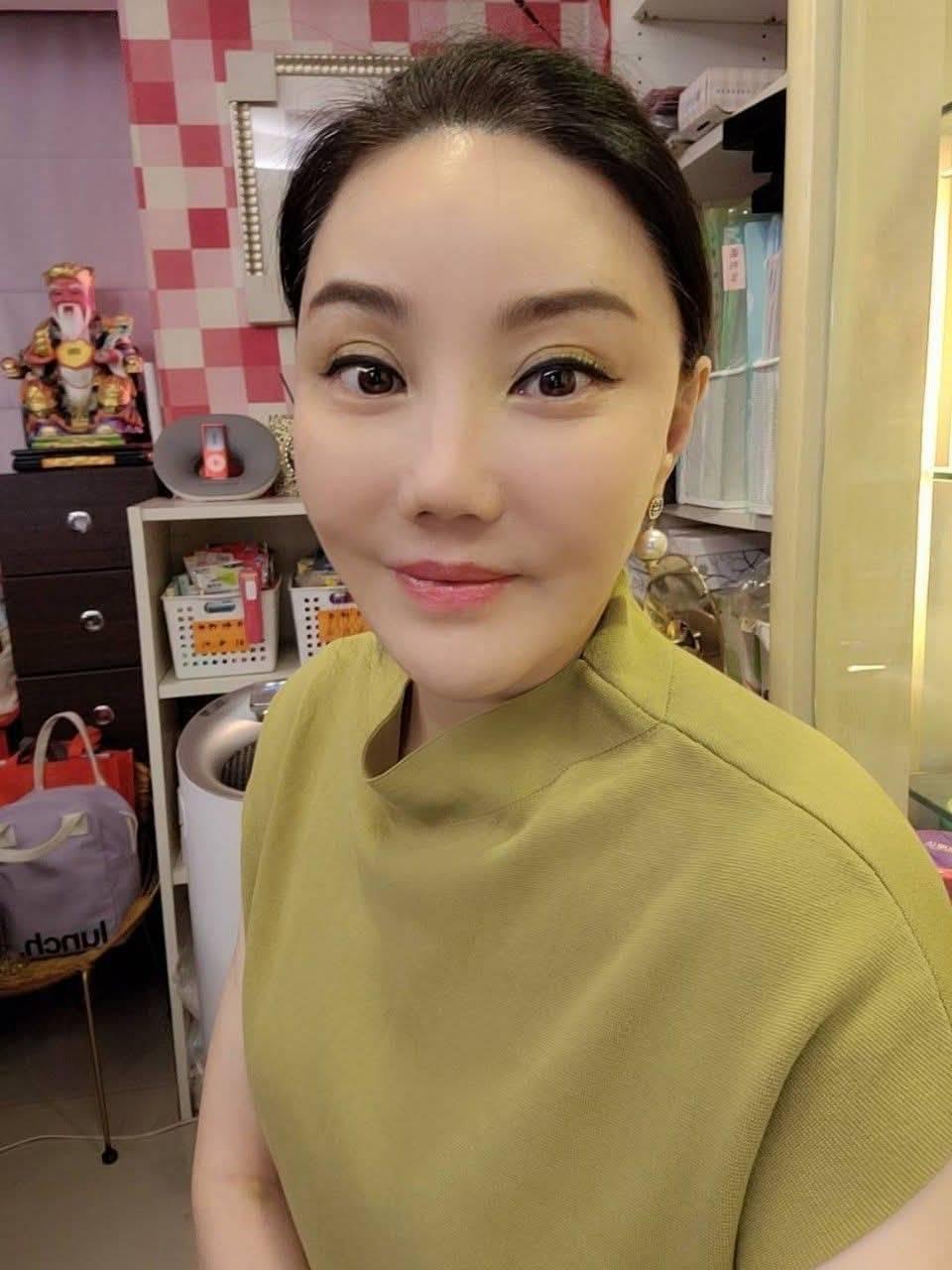 命理師沈嶸。（圖／翻攝自沈嶸臉書）