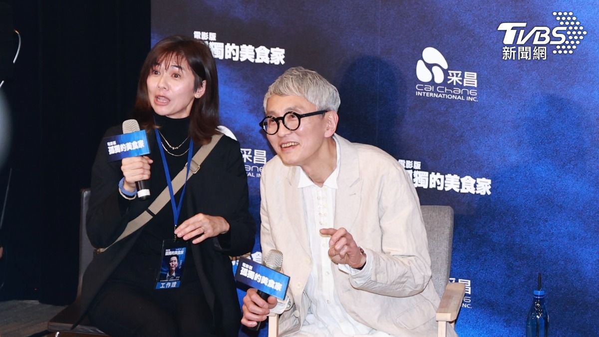 松重豐與現場記者頻頻互動。（圖／黃城碩攝）