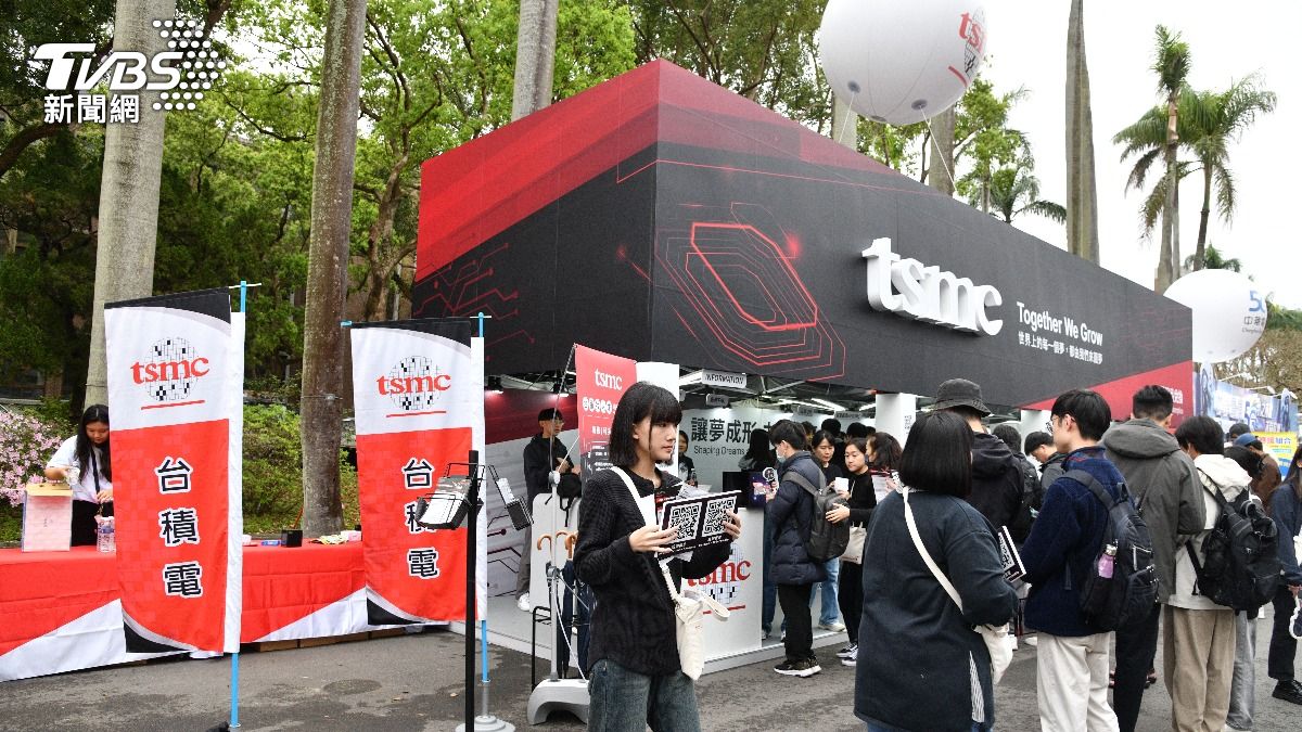 台積電今年拋出八千個職缺，碩士畢業工程師年薪上看220萬。（圖／胡瑞麒攝）