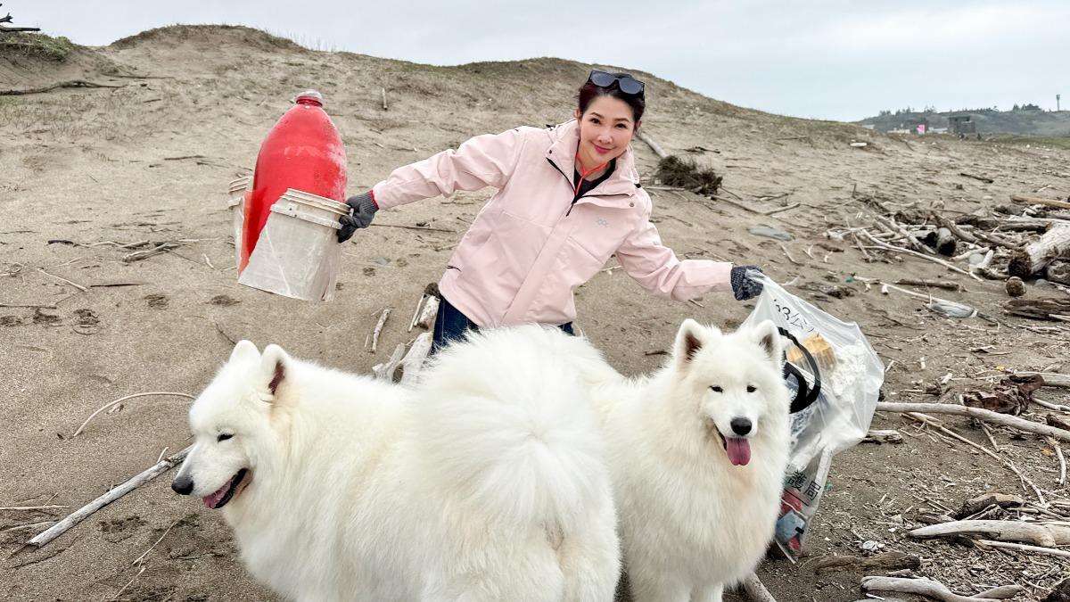 林書煒致力淨灘，聽眾也帶毛小孩參與。（圖／POP Radio提供）