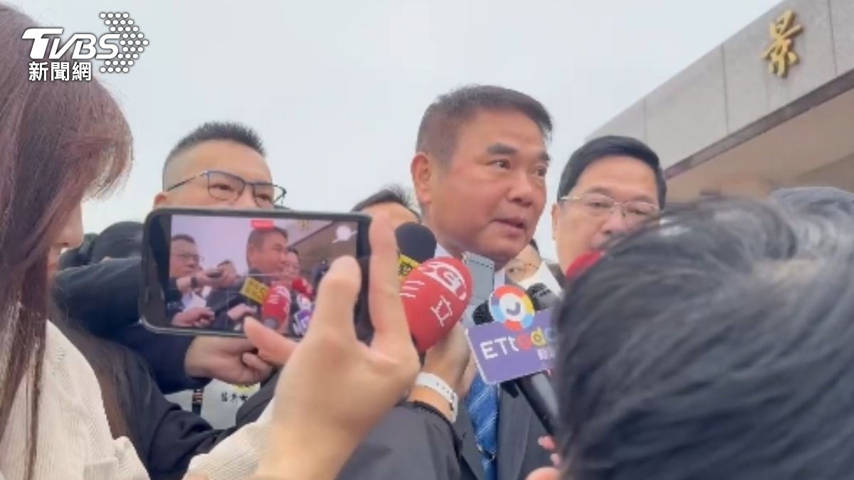 苗栗縣長鍾東錦現身柯爸告別式。（圖／劉庭宇　攝）