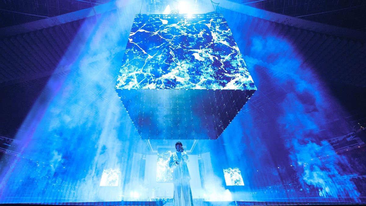 「魔方四方螢幕」靈活變幻，燈光流動如詩。（圖／緒風提供）